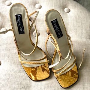 KENNETH COLE STRAP SODDY II SAND 10 💃🏻